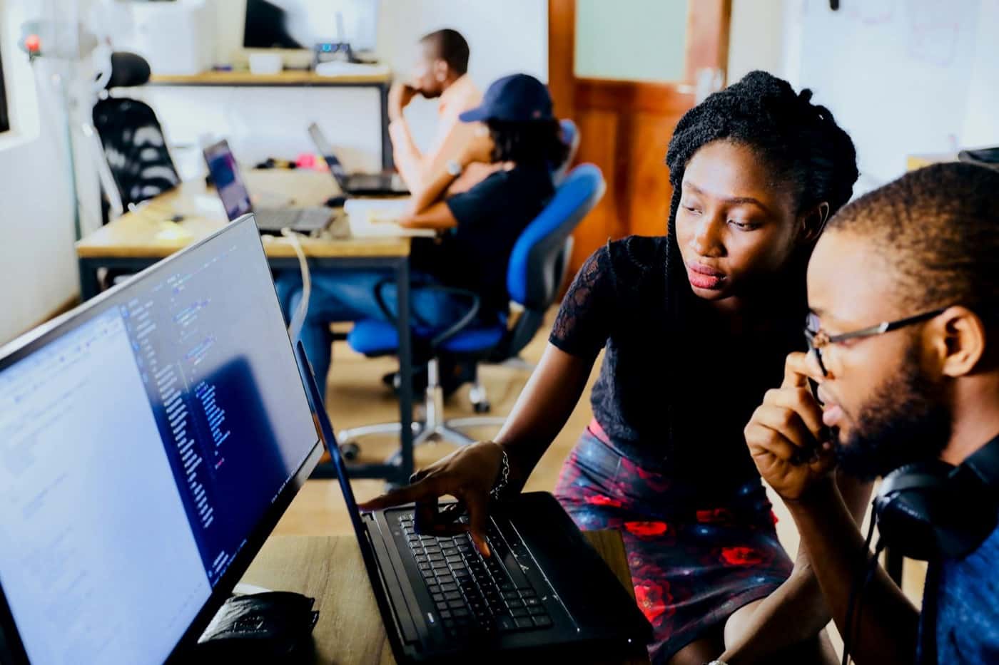 Pair programming at a screen